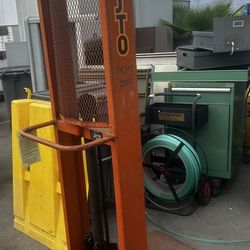  Presto M252 Manual Lift Stacker