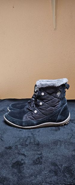 Women's size 8.5 snow boots
