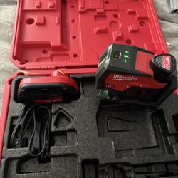 Milwaukee laser, Like New Condition. 