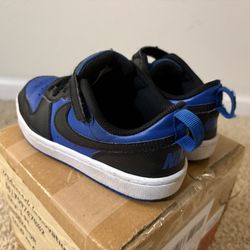Boys Nike Shoes Size 13.5