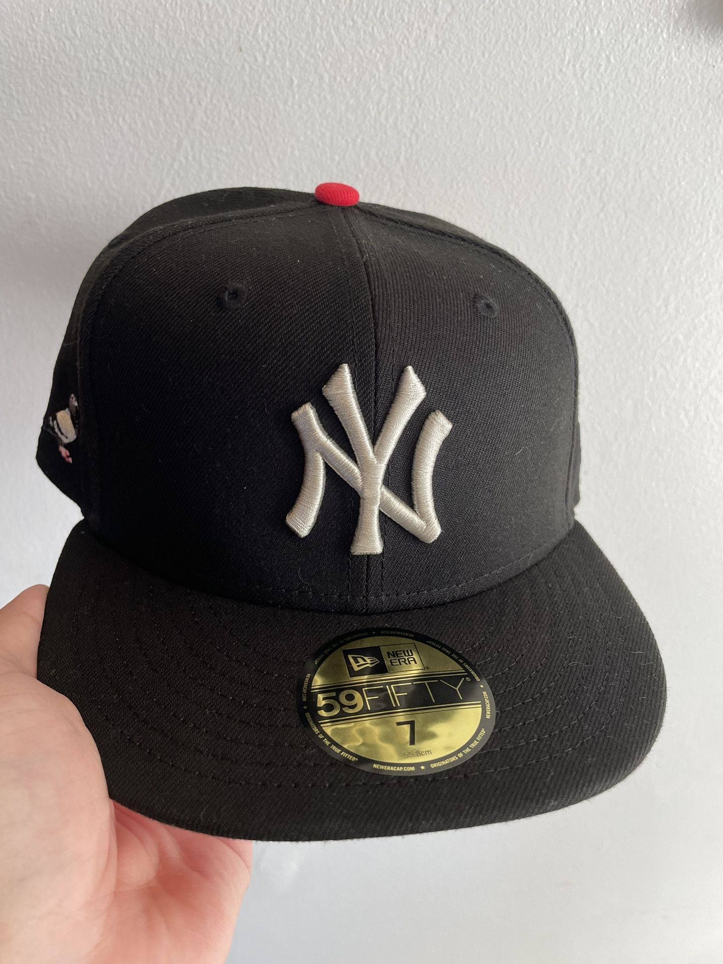 Hat club staple collab New York Yankees size 7 brand new sold out