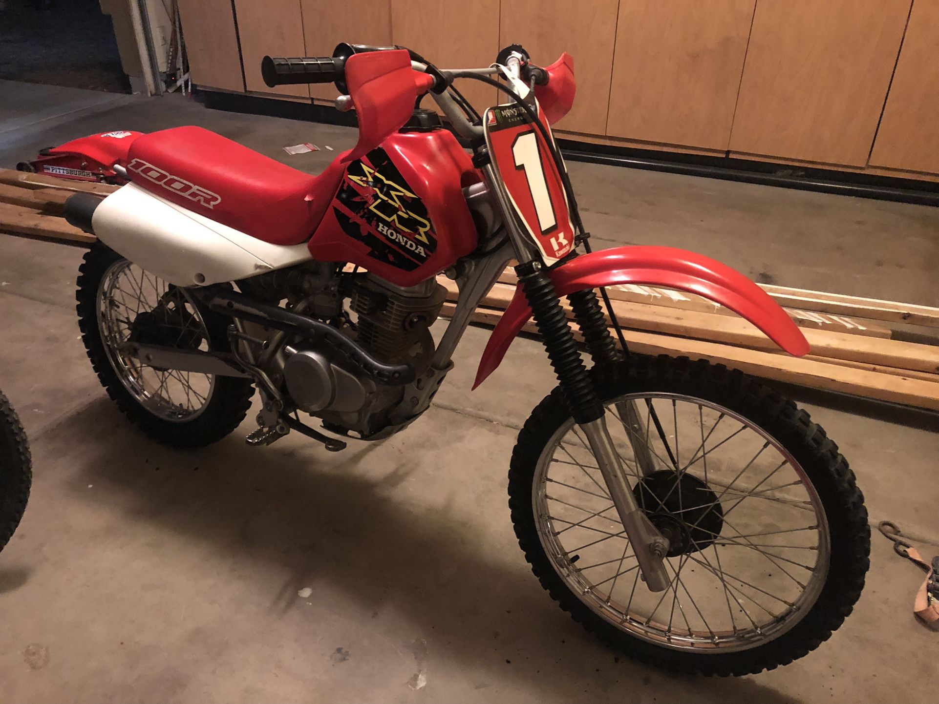2001 xr100