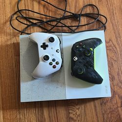 Xbox One S With Black And White Controller 
