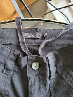 Prana Convertible Hiking Pants / Shorts Dark Grey
Size 2 (LIKE NEW)
