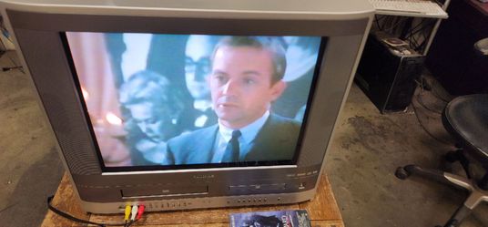 20-inch CRT TV VCR/DVD Combo color retro gaming television model 2006
