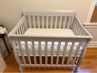 Mini baby crib + mattress