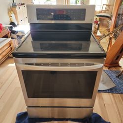 LG Range - Cracked Cooking Surface 