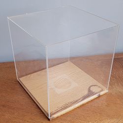 Display case (used with minor imperfections)