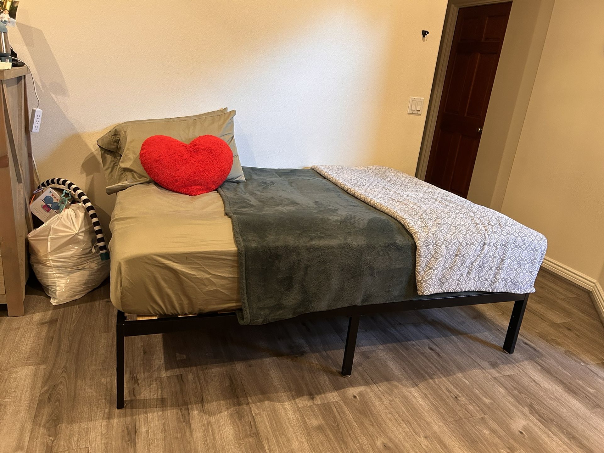 Full Size Mattress With Bed Frame 