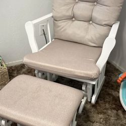 Nursery Glider And Ottoman 