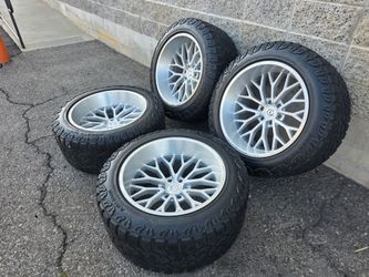 22" TiS rims w- 35x12.50R22 Tires
