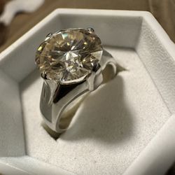3.5 CT CREATED MOISSANITE DIAMOND