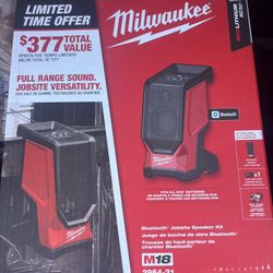 Bluetooth Radio With Battery And Charger 