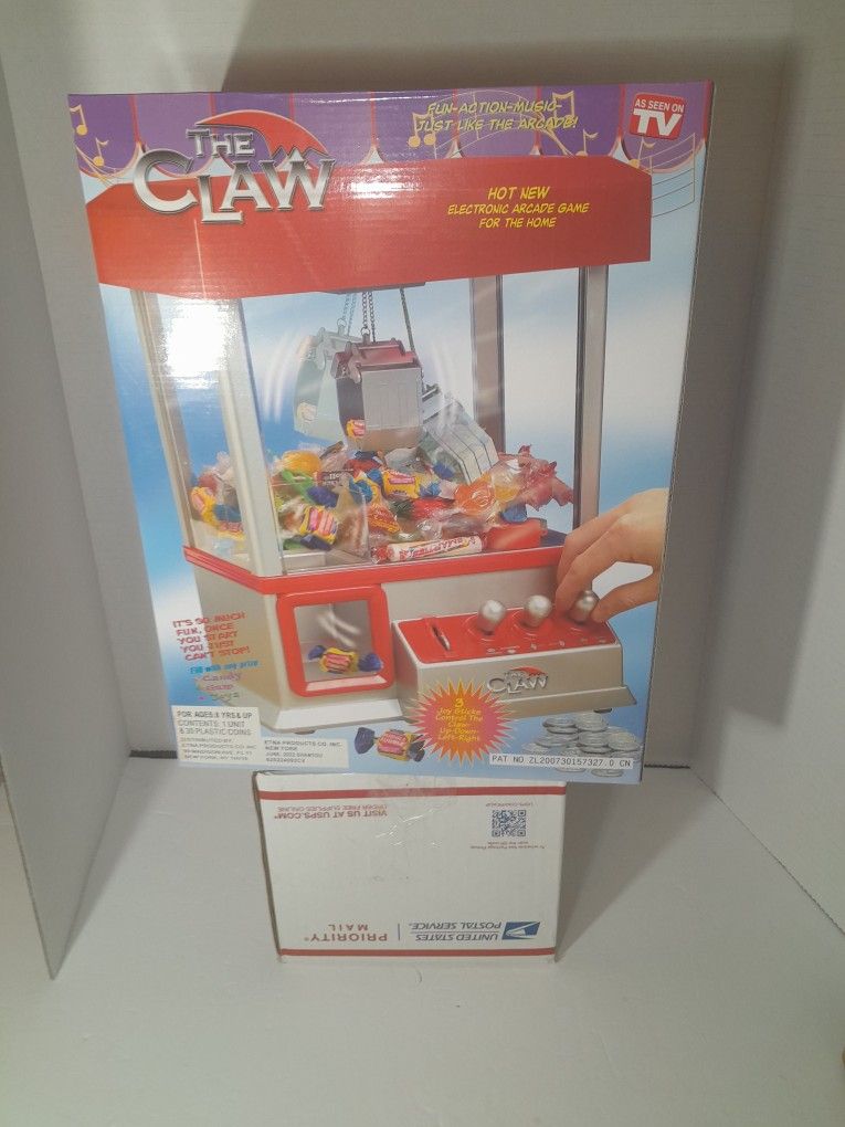 New,Electronic CANDY CLAW MACHINE.