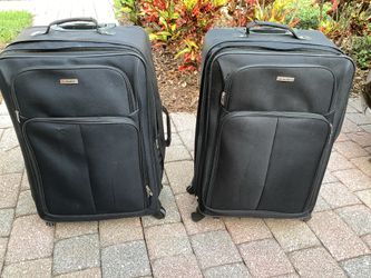pair of black nylon suitcases from the TAG Ridgefield collection
