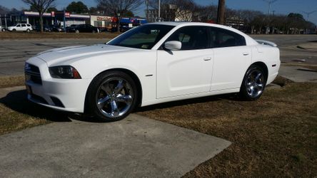 2012 DODGE CHARGER R/T LOADED(FINANCING AVAILABLE)
