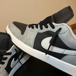 Air Jordan 1 Low SE.  Size 9. $120 