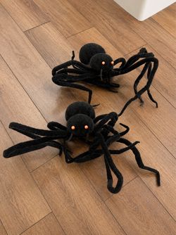Pottery Barn Halloween Giant Fake Spider Decorations Set of 2