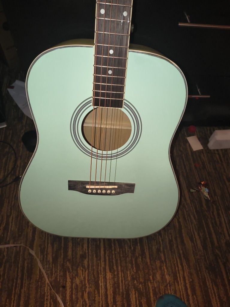 Brand New Beginners Guitar With Accessories And Bag