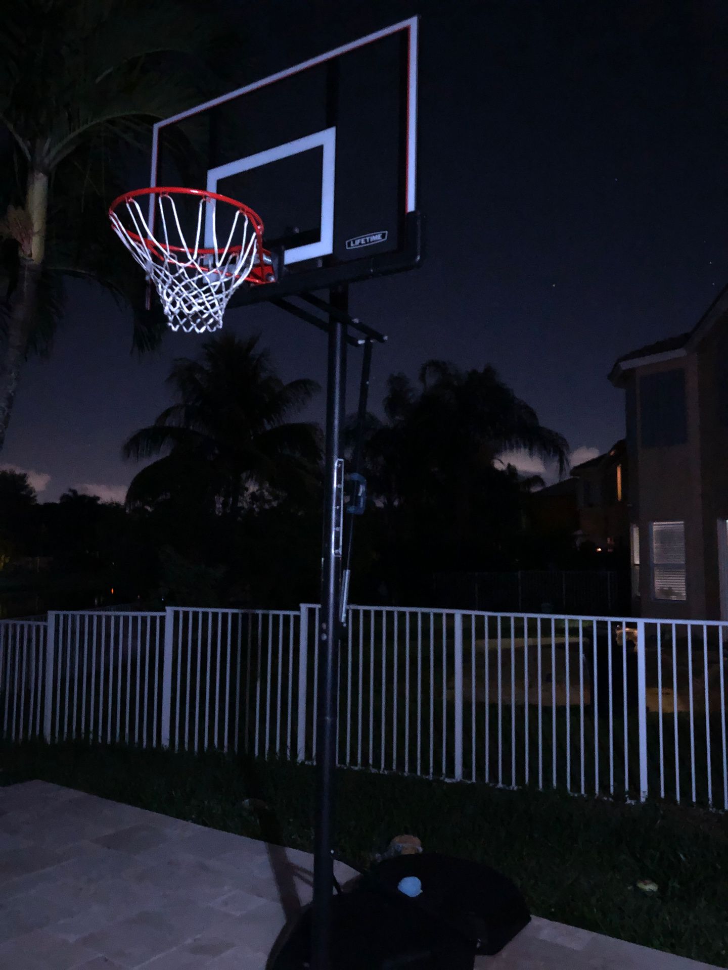 Basketball hoop