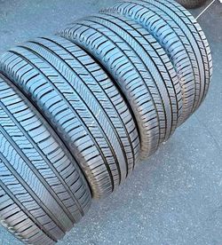 235 50 19 Michelin Tires Con 80% de Vida Las 4