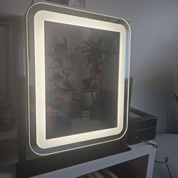 LED LIGHTED MAKEUP MIRROR