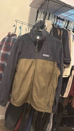 Men Columbia zip up new without tags Size L