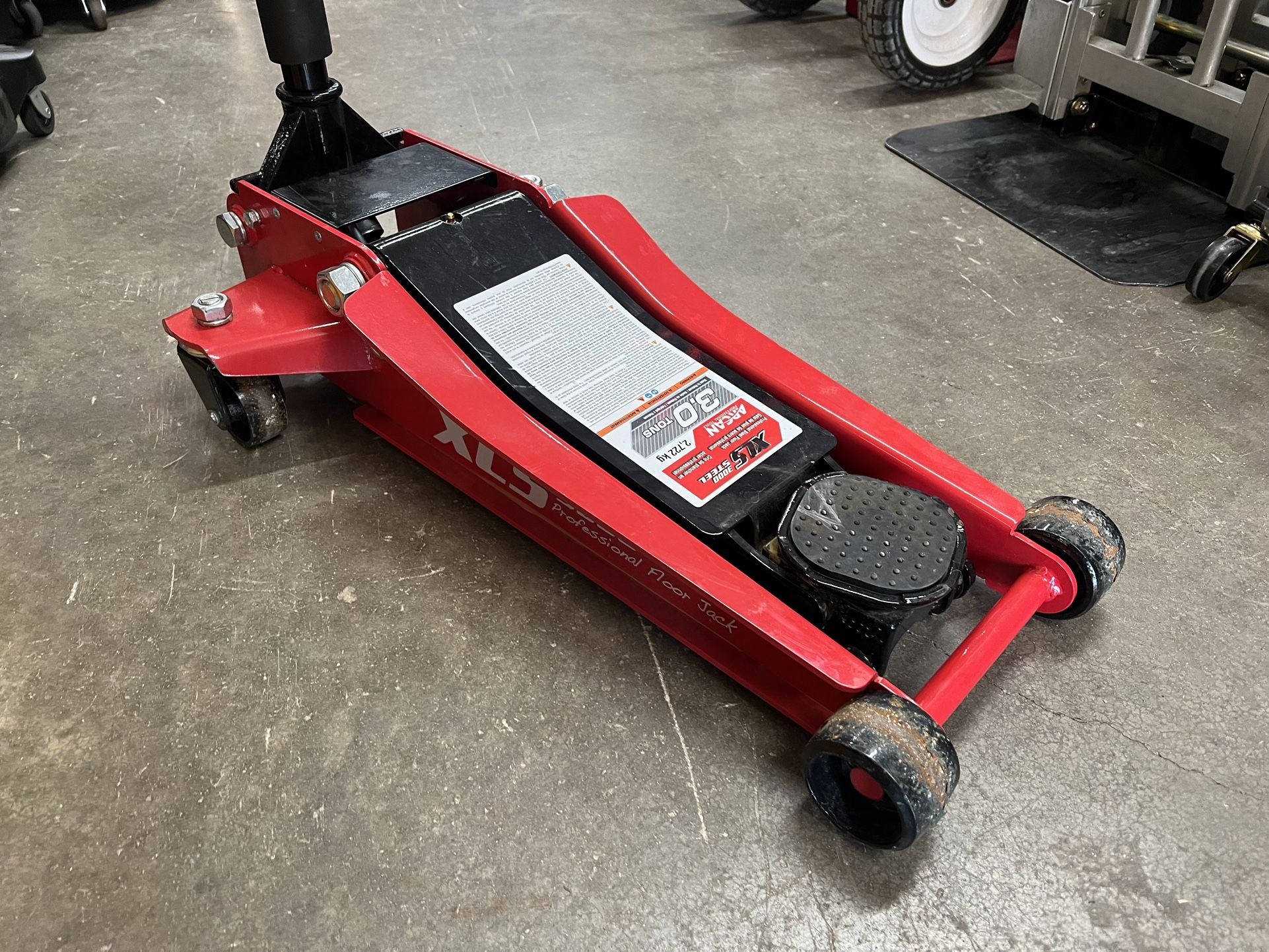 Arcan XLS 3 Ton Low Profile Floor Jack