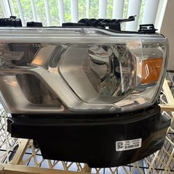5th Gen Ram1500 Drivers Side Headlight
