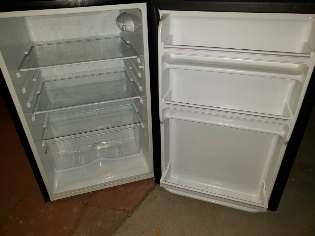 Hisense mini fridge