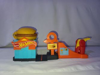 Hot Wheels Downtown Burger Dash (GJK73)