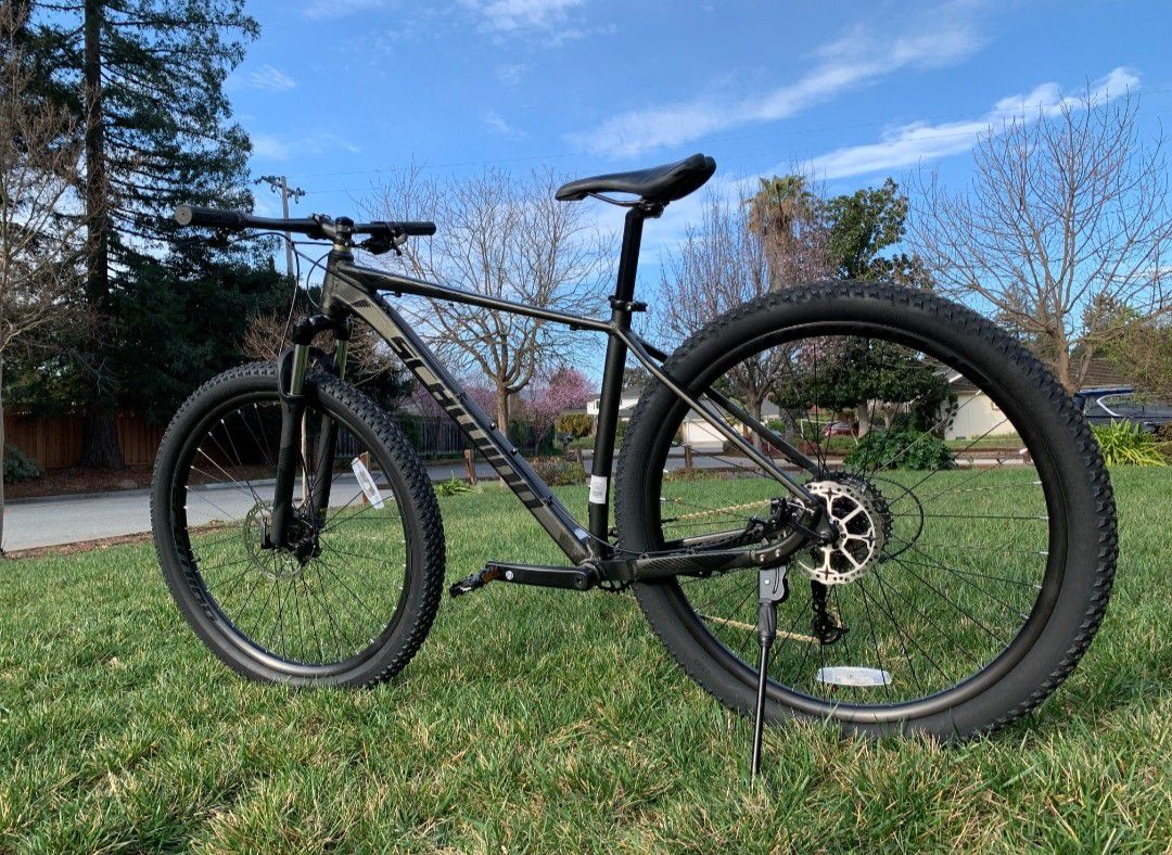 Schwinn Axum Mountain Bike, 8 speeds, Large 19 inch mens style frame, 29-inch wheels, black

