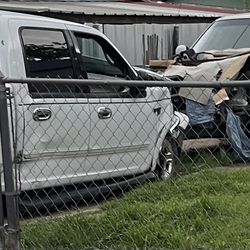 (PARTS)300$ 250$ 4.6 2001;Ford;F150 lariat