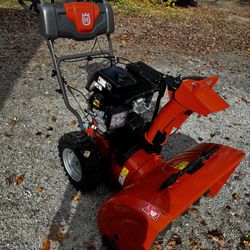 Snow Blower - Husqvarna ST230