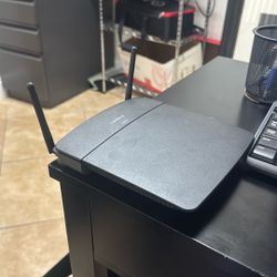 Linksys EA5800 Router 