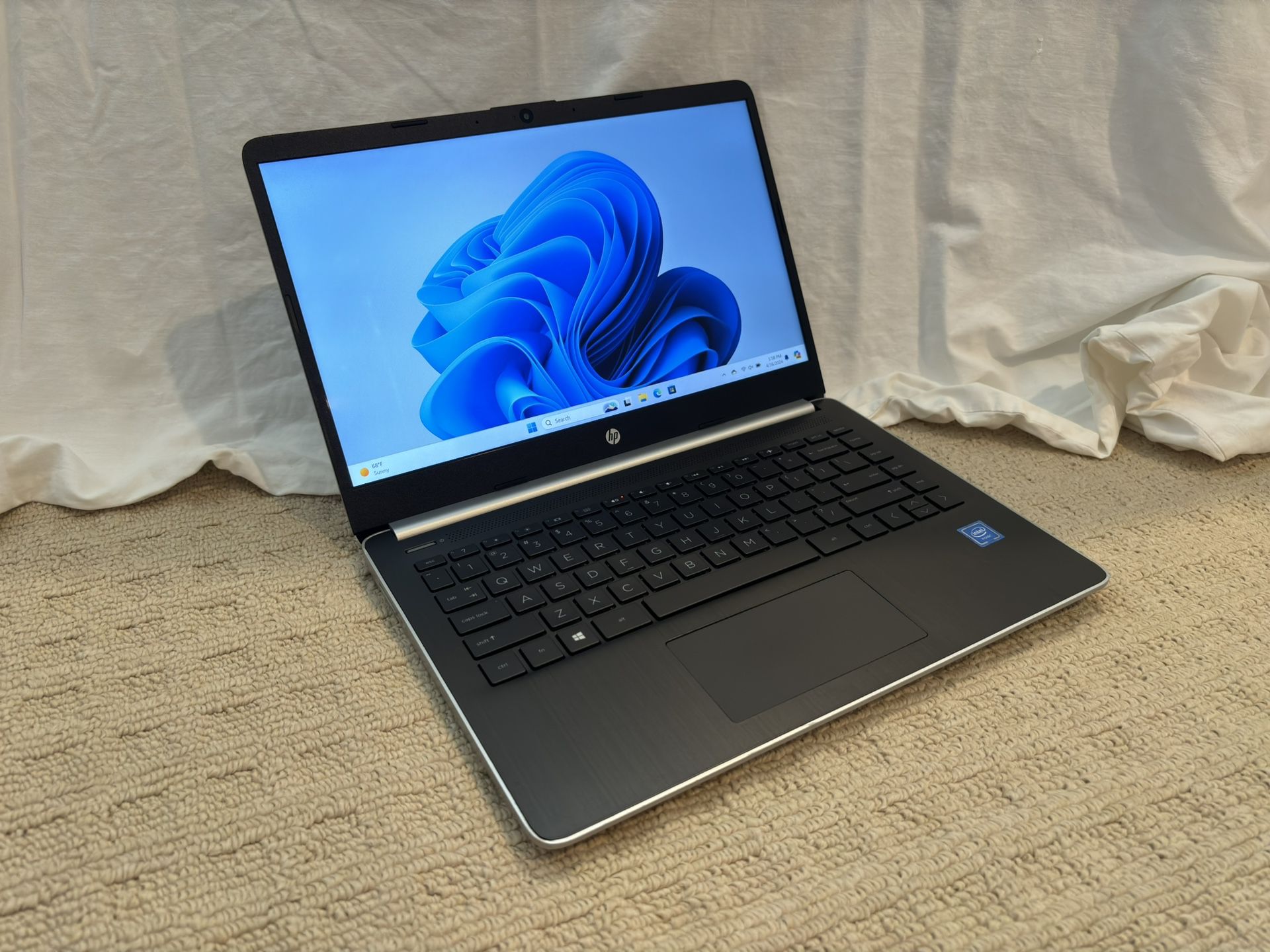 HP Laptop Model 14-dq1033cl, 4 GB RAM, 118 GB SSD, Intel i5