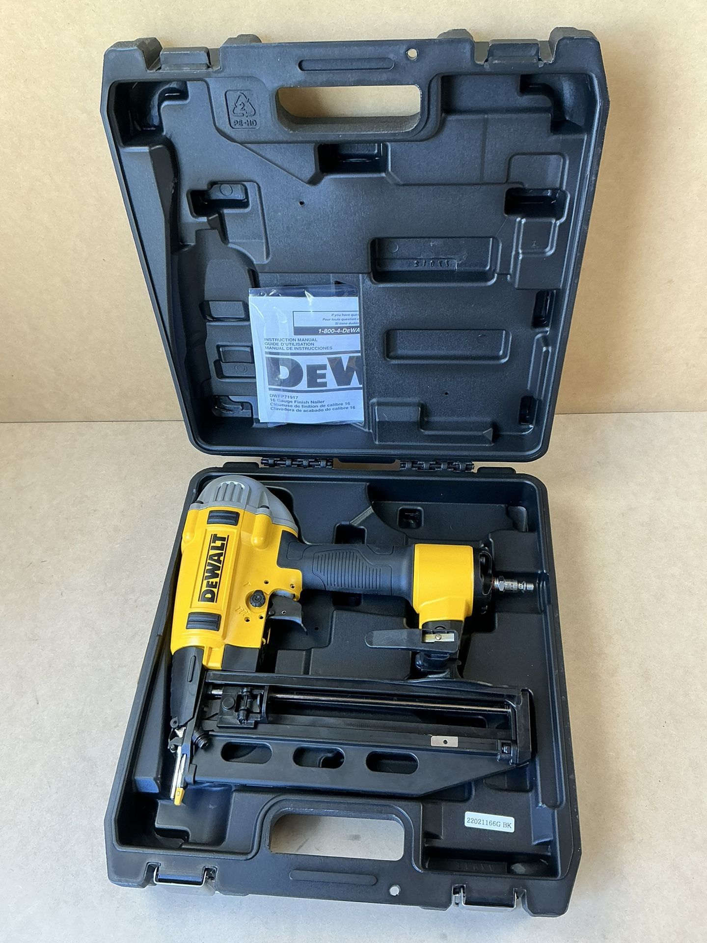 DEWALT DWFP71917 Pneumatic 16-Gauge 2-1/2 in. Corded Finishing Nailer