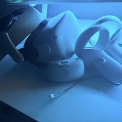 Oculus Quest 2 With Battery Pack, 250 Mb