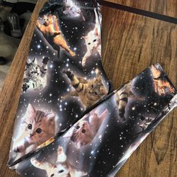 women’s size large cats in space leggings ;; $10 in 33328