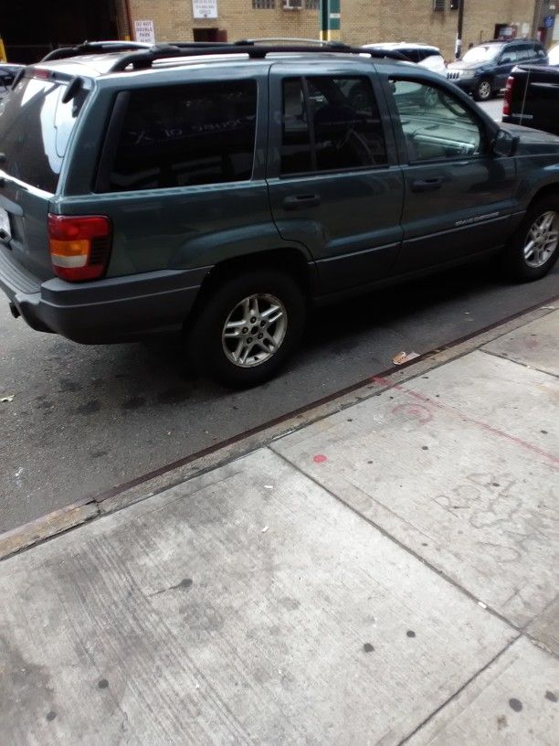 2004 Jeep Grand Cherokee Laredo V6 Engine Four-wheel Drive AC Sunroof Needs Water Pump Or Water Pump Hose Engine Training Good