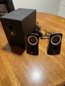 ***Must Go!***Logitech Speaker