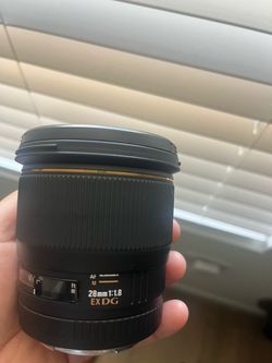 Sigma 28mm f/1.8 EX DG Camera Lens