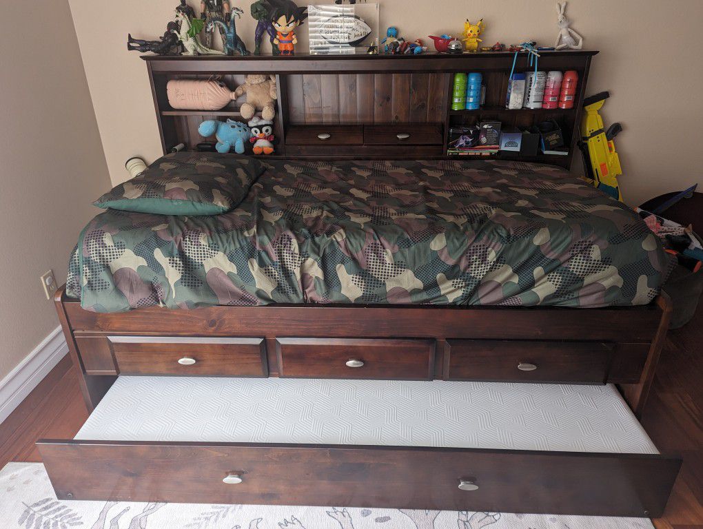 Daybed w/ storage and trundle - Twin Size