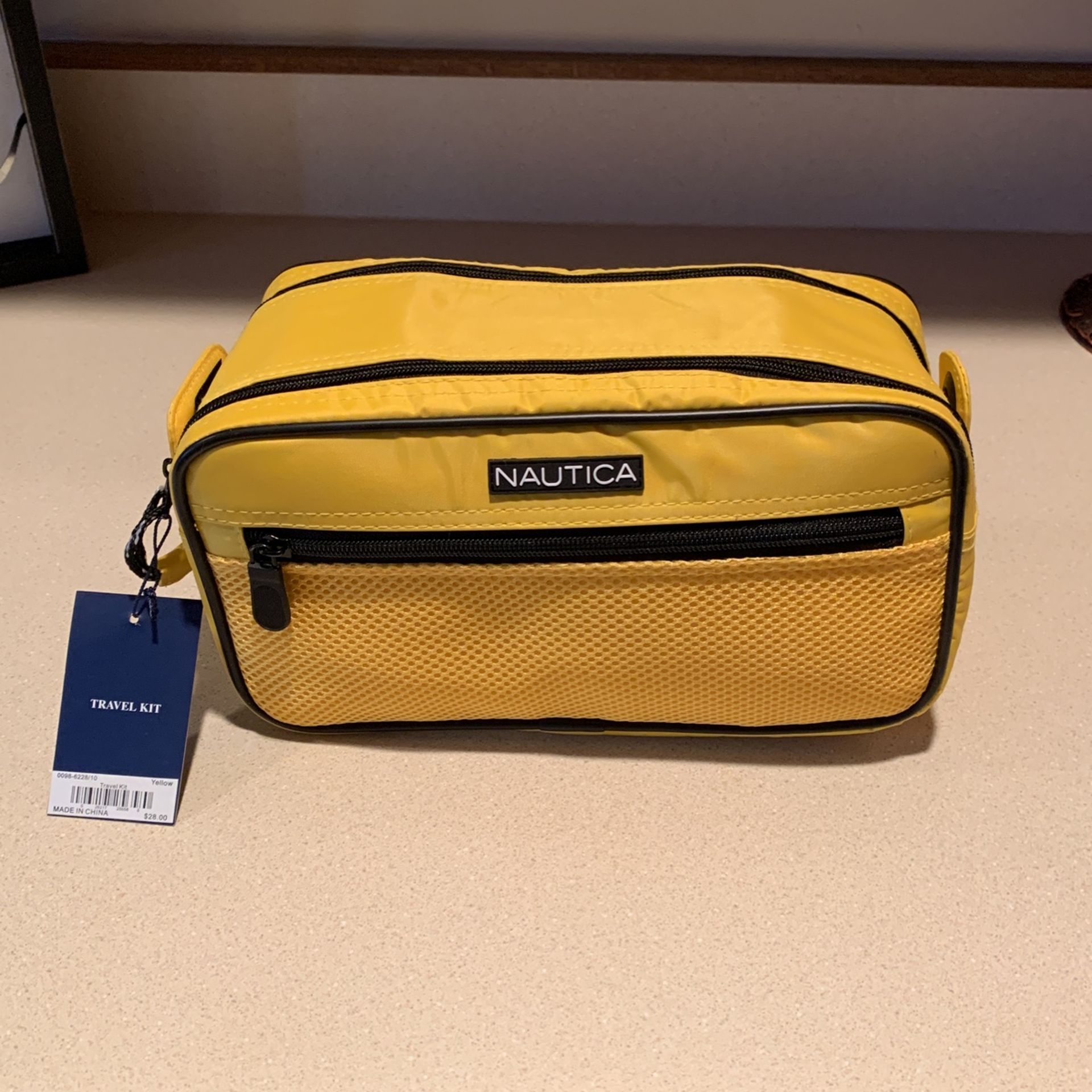 NAUTICA Travel Kit