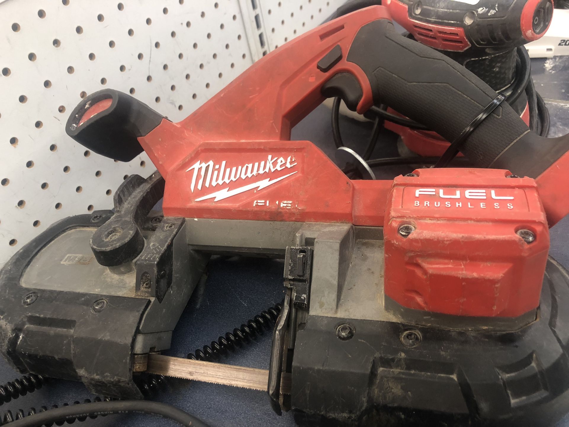 MILWAUKEE BANDSAW