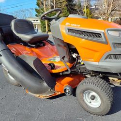 Husqvarna Riding Mower 42" Mower Bagger