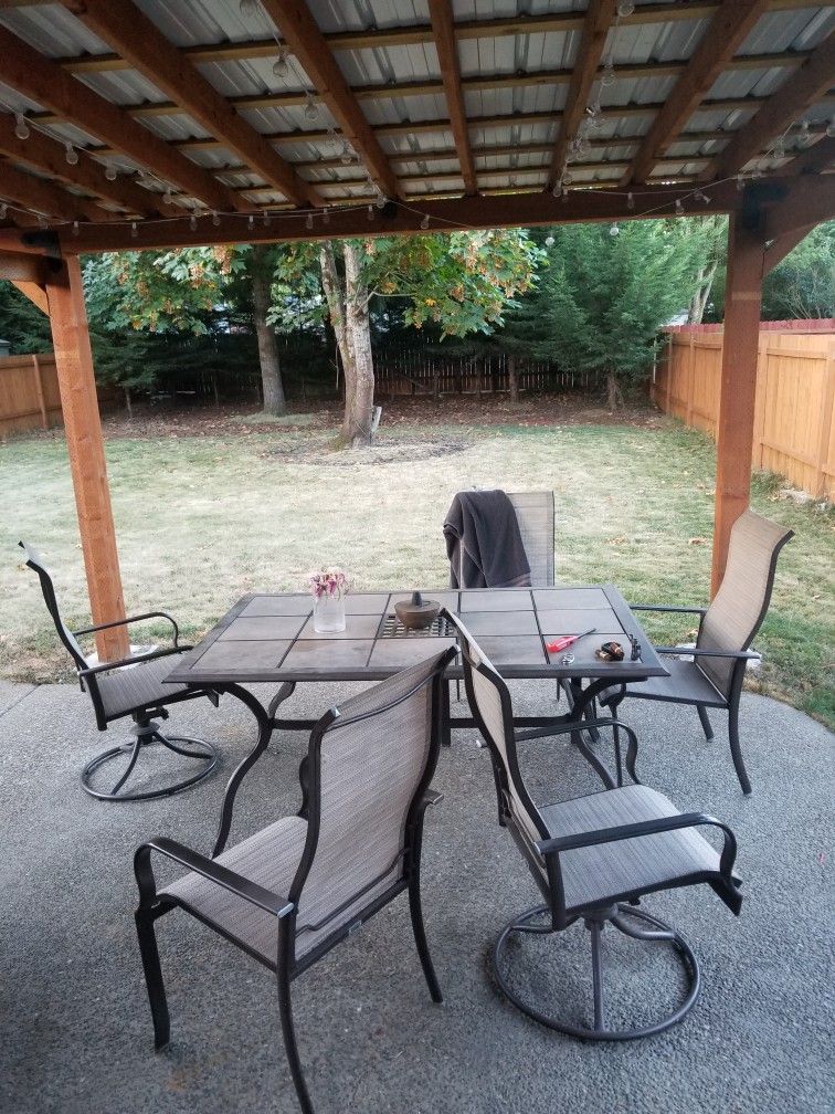Patio Table/ Chairs
