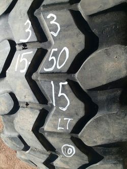 33x15.50 15 one super swamper truck tire on 5bolt rim