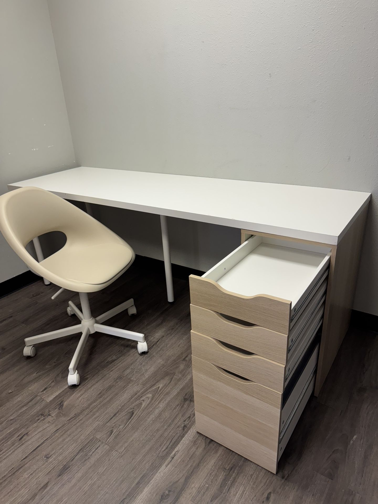 Office Desks And Chairs