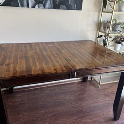 Dining Room Table Seats Up To 8
